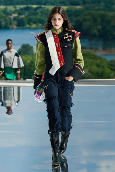 Look 29